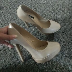 Nude Pumps